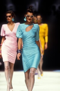EmanuelUngaroSS1989ClaireAtkinson08.thumb.jpg.9f90a20e72a9b057ab58f21da59e55cd.jpg