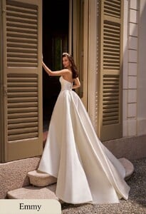 Emmy4-700x1024.jpg