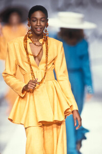 EnricoCoveri1989WomenRTW13.thumb.jpg.4c11ba781479fc6f92ef14afcc56a2ac.jpg