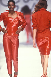 EnricoCoveri1989WomenRTW25.thumb.jpg.78c12f5cca184081df21eb14764e5a6f.jpg