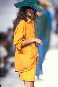 EnricoCoveri1989WomenRTW5.thumb.jpg.88da4f3d18476d0ab81d8bad013399df.jpg
