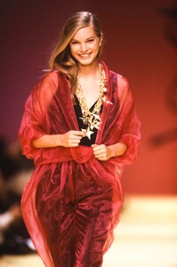Enrico_Coveri_SS1990_VeraCox.thumb.jpg.a5b6f977650311fb8379a7e7c1e2615a.jpg