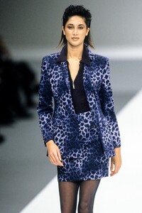 EscadaAW1998RTW.thumb.jpg.e5064ee7a1c1aa474933ccd4bcb924a5.jpg
