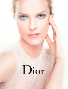 Eva Herzigova.jpg