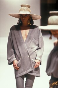 Fendi1990WomenRTW59.thumb.jpg.b593cd5f3f74d4001159ff4285c4f4bc.jpg
