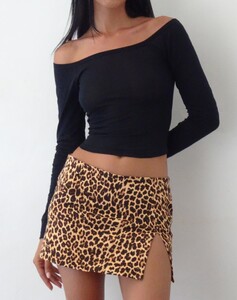GAVYA-BARDOT-LONG-SLEEVE-TOP-BLACK-_-PRAVARA-MINI-SKIRT-RAR-LEOPARD-GOLDEN-_3_1600x.thumb.jpg.c6b9b63f61708ff71de2c00d8d4f6210.jpg