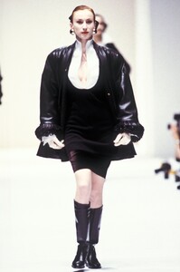 GianfrancoFerre1988WomenRTW4.thumb.jpg.101b4a43cf75b867516725477dcf4c6b.jpg