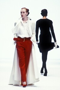 GianfrancoFerre1988WomenRTW52.thumb.jpg.ec0b9a5e8049d6e645c8271b7321a417.jpg