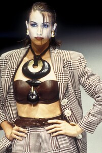GianfrancoFerre1993WomenRTW161.thumb.jpg.d021554109de1fb2417f04ae9870bb95.jpg