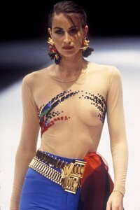 GianfrancoFerre1993WomenRTW189.thumb.jpg.84190d9fb7e6d44ffbae7ab25be78a3d.jpg