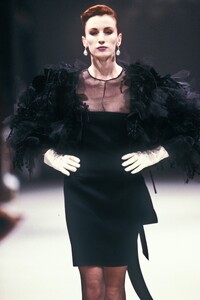 GianfrancoFerreFW1987024.thumb.jpg.d1990bb2759f28d952a456a5c695b250.jpg