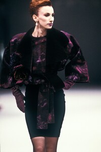 GianfrancoFerreFW1987059.thumb.jpg.acb50d47eda710f42e327c2f18109d00.jpg