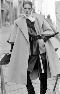 Gianfranco_Ferre_FW1982_Advanced_20.jpg