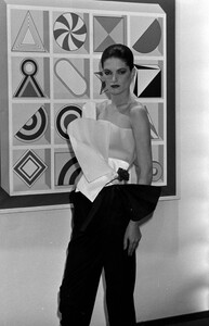 Gianfranco_Ferre_FW1982_Advanced_49.jpg