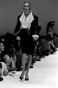 Gianfranco_Ferre_SS1987_Martine_01.thumb.jpg.9d813a87fadfe91aa08cfba7875bef61.jpg