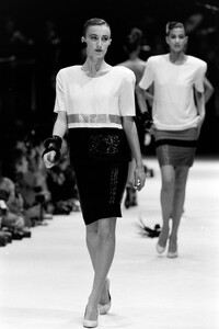 Gianfranco_Ferre_SS1987_Martine_04.thumb.jpg.e8eff8fb35c9d3927e90c826ddb1e383.jpg