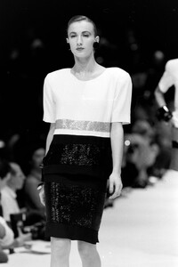 Gianfranco_Ferre_SS1987_Martine_06.thumb.jpg.a7a77b8ad1b4776452b6687fc4d3bb97.jpg
