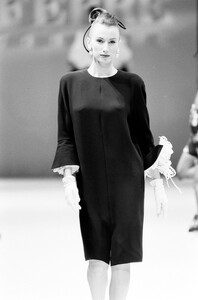 Gianfranco_Ferre_SS1988_HC_Martine_01.jpg