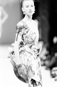 Gianfranco_Ferre_SS1988_HC_Martine_06.jpg