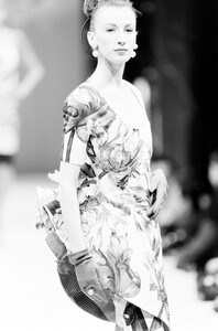 Gianfranco_Ferre_SS1988_HC_Martine_07.jpg