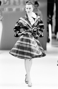 Gianfranco_Ferre_SS1988_HC_Martine_08.jpg