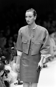 Gianfranco_Ferre_SS1988_Martine_01.thumb.jpg.05b6ecf6acbd2d8e84c8c54414226da8.jpg