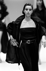 Gianfranco_Ferre_SS1989_09.jpg