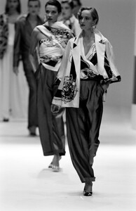 Gianfranco_Ferre_SS1989_Alda_05.jpg