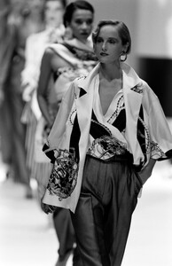 Gianfranco_Ferre_SS1989_Alda_07.jpg