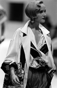 Gianfranco_Ferre_SS1989_Alda_09.jpg
