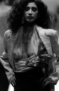 Gianfranco_Ferre_SS1989_Anjani_02.thumb.jpg.da44b4e681085f19ae1ec2fc6c984e68.jpg
