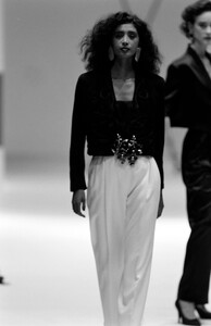 Gianfranco_Ferre_SS1989_Anjani_06.thumb.jpg.cdb956cfb20d1453fc8a608e40da761c.jpg