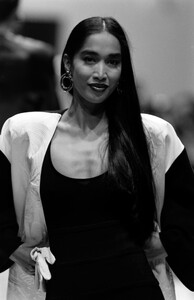 Gianfranco_Ferre_SS1989_Anna_Bayle_12.jpg