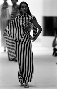 Gianfranco_Ferre_SS1989_Anna_Bayle_23.jpg