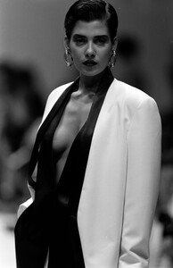 Gianfranco_Ferre_SS1989_Cristina_13.jpg