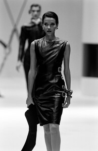 Gianfranco_Ferre_SS1989_Dalma_01.thumb.jpg.e3e53f19f75a56072e19a5f02f0298ca.jpg