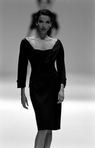 Gianfranco_Ferre_SS1989_Dalma_09.thumb.jpg.c3a44157d4ee765aa7911774940f87c7.jpg