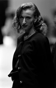 Gianfranco_Ferre_SS1989_Martine_06.thumb.jpg.c86a322c4790b1926136a954ecbf52ab.jpg