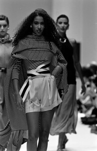 Gianfranco_Ferre_SS1989_Sonia_Cole_02.jpg