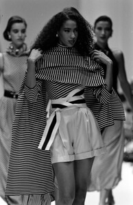 Gianfranco_Ferre_SS1989_Sonia_Cole_03.jpg