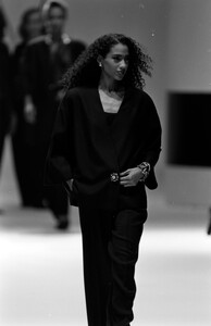 Gianfranco_Ferre_SS1989_Sonia_Cole_04.jpg