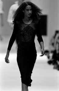 Gianfranco_Ferre_SS1989_Sonia_Cole_08.jpg