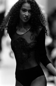 Gianfranco_Ferre_SS1989_Sonia_Cole_10.jpg