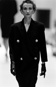 Gianfranco_Ferre_SS1989_Violetta_Sanchez_01.thumb.jpg.2e15fd63ae6a73dc30f119031e8e1f94.jpg
