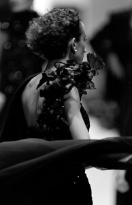 Gianfranco_Ferre_SS1989_Violetta_Sanchez_04.thumb.jpg.8d2ed27caaf5e74209cf6b4d1893359d.jpg