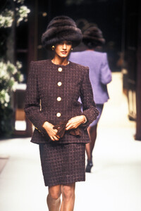 Givenchy1994HauteCoutureFW42.thumb.jpg.76c29ab53411747e66aec6cba6a302d7.jpg
