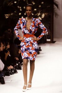 GivenchyHCSS1989Iman03.thumb.jpg.99ba4b33ba3baadc0dd8442f0c069aa3.jpg