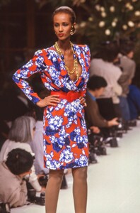 GivenchyHCSS1989Iman04.thumb.jpg.44e4d15ef13ab156f154aebdc1d3d5d5.jpg