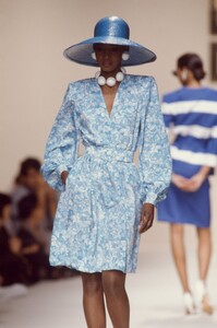 GivenchySS1989Sadiya02.thumb.jpg.3327f23479b08e2f8986b9e0a58fa905.jpg