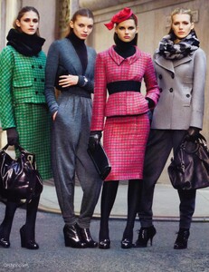 Goldberg_DKNY_Fall_Winter_2009_10_03.thumb.jpeg.d5d33efa216d997eed3a171eb16bdab2.jpeg